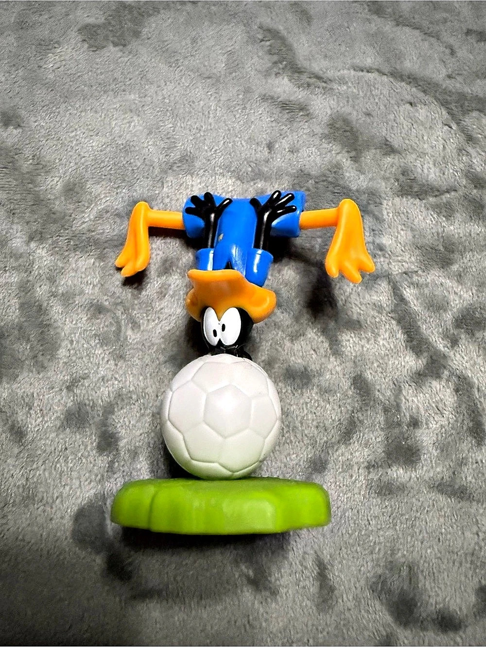 Burger King Looney Tunes Soccer Daffy Duck Headstand Figure